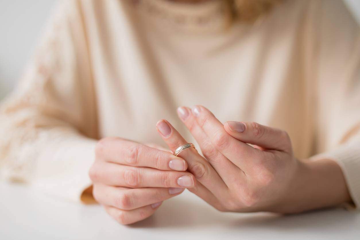 woman taking off wedding band