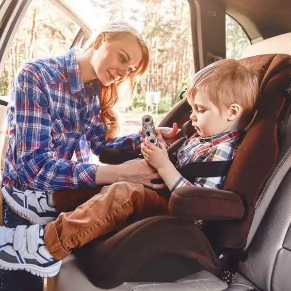 mother getting child in the car