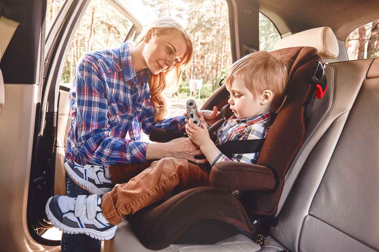 mother getting child in the car